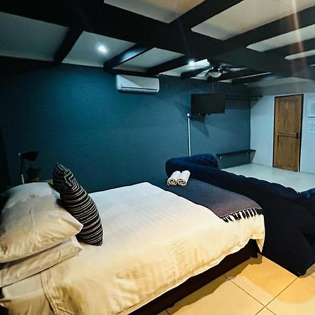 The Hart House Bed & Breakfast Хартбееспоорт Екстериор снимка
