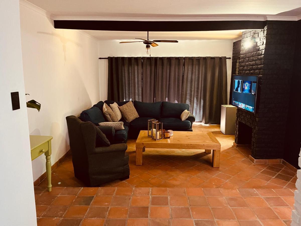 The Hart House Bed & Breakfast Хартбееспоорт Екстериор снимка