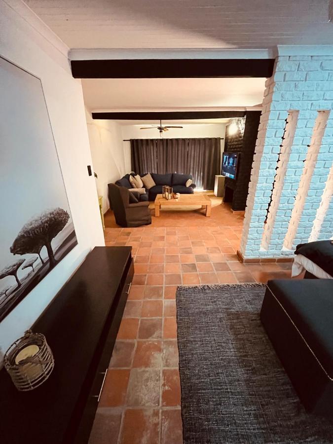 The Hart House Bed & Breakfast Хартбееспоорт Екстериор снимка
