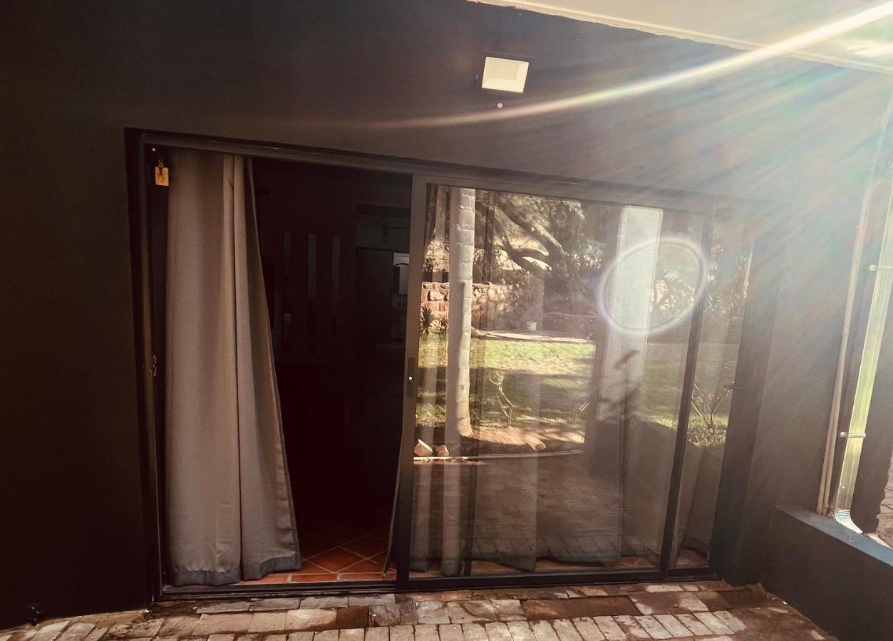 The Hart House Bed & Breakfast Хартбееспоорт Екстериор снимка