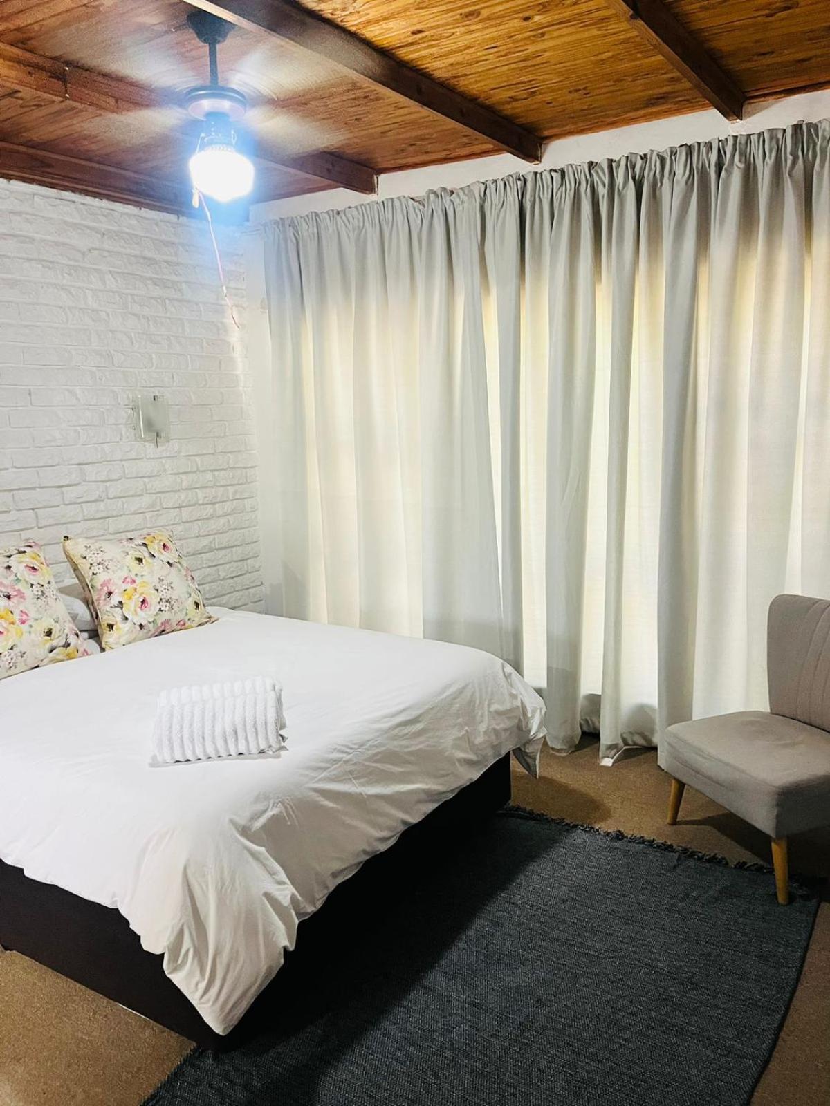 The Hart House Bed & Breakfast Хартбееспоорт Екстериор снимка